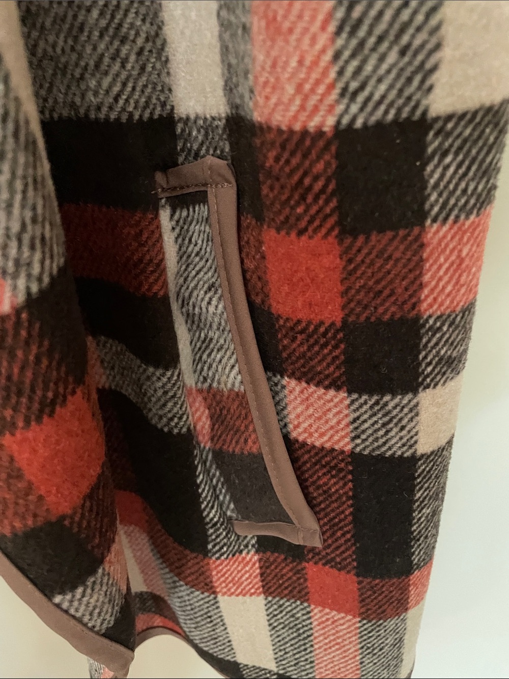 Women’s Plaid Vest - Picture 2 of 4